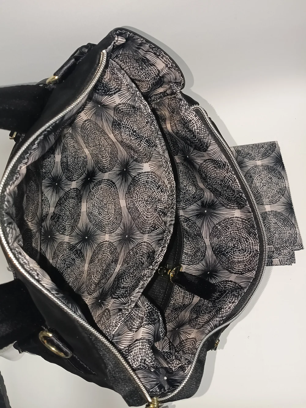 Petunia Pickle Bottom Black Convertible Diaper Bag Backpack Pre Owned Very Good